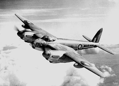 Mosquitos un Thyphoons griept an (Wikimedia Commons)