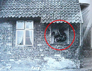 Dat ol S&uuml;kenhus mit dat stenern Bild vun St. J&uuml;rgen