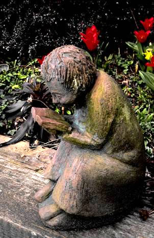 Baukli&auml;ser. Unbekannte P&ouml;tter, in Anlehnen an Ernst Barlach. Foto: Rudi Witzke