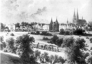 De Isenbohn f&ouml;hrt an't Holstendoor v&ouml;rbi. Klick op to'n Vergr&ouml;ttern!