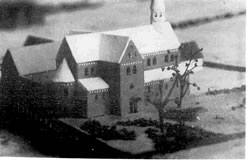 Modell vun de Johanniskirch, as se in ehr romanische Uurgestalt utsehn hebben kunn. Klick op to'n Vergr&ouml;ttern!