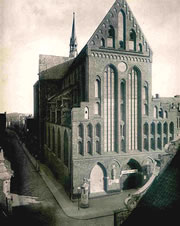 Katharinen-Kirch, Fassaad vun West. Histoorsches Foto. Klick op to'n Vergröttern!