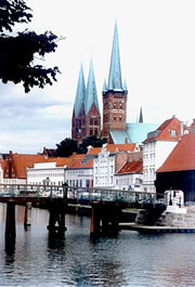 St.Petri &ouml;ver de Traav sehn, v&ouml;rn de Dankwartsbr&uuml;&uuml;ch