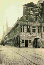 Dat Kanzleigeb&auml;ude, histoorsche Opnahm. Klick op to'n Vergr&ouml;ttern!