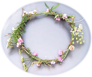 "Sei immer du, und sei es ganz! Fr&uuml;h welkt die Blume, nie der Kranz." (Grillparzer)