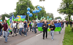 De Gr&ouml;nen bi de Demo. Klick op to'n Vergr&ouml;ttern!