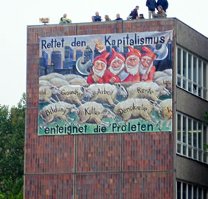 H&auml;userkampf mal anners. Klick op to'n Vergr&ouml;ttern!